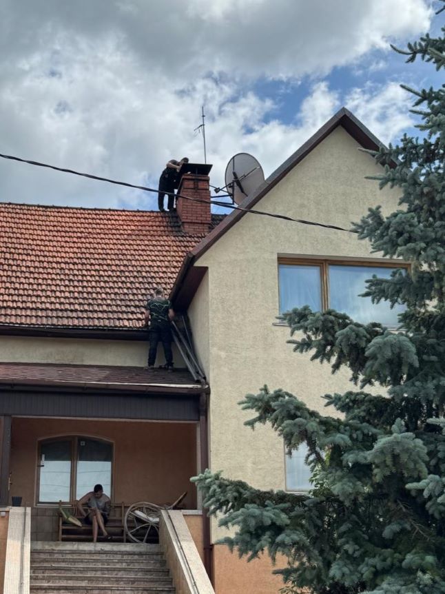 читающий на веранде.jpg
