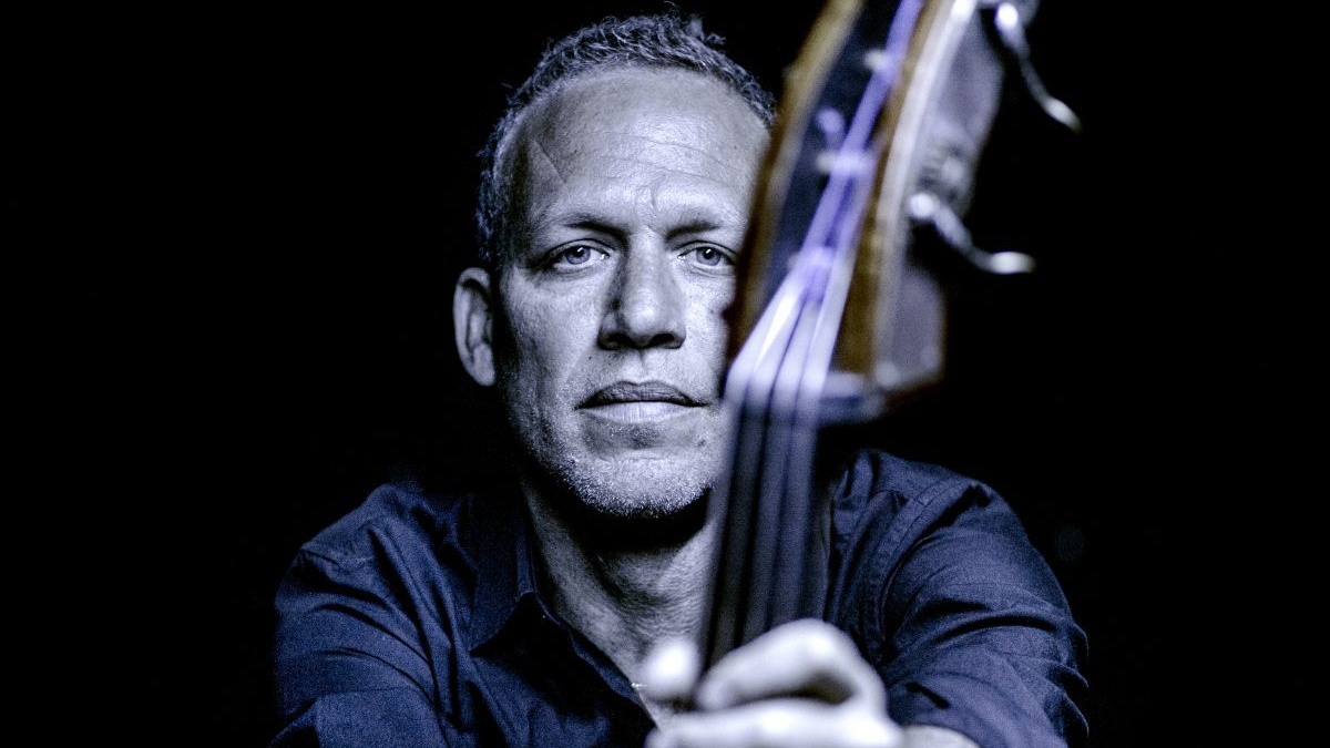 Д Огонь Авишай Коэн Avishai_Cohen_.jpg